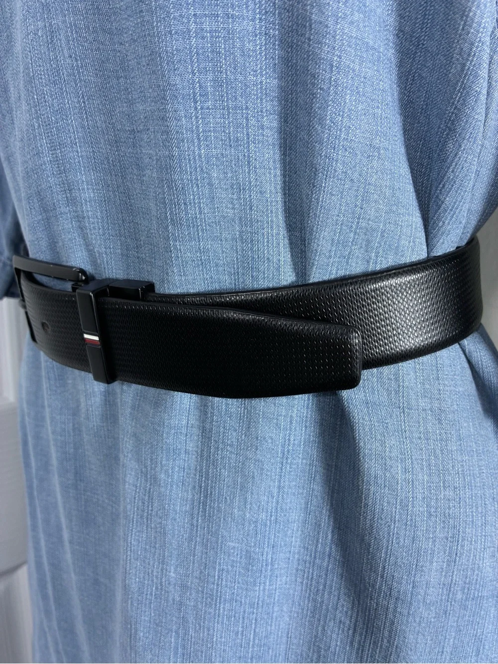 Tommy Hilfiger men’s belt 42” Black Textured Leather with Signature Stripe